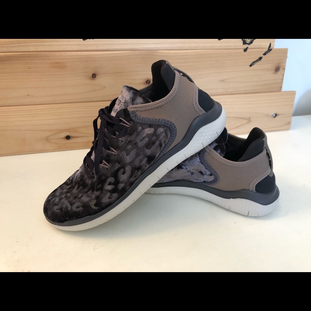 NEW Nike Wmns Free RN Wild Velvet-Oil Grey 8.5